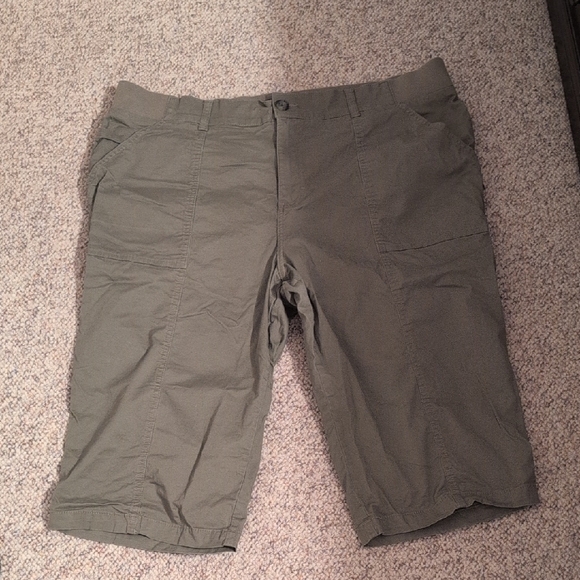 Lee Men's Cargo Shorts in Olive - Picture 1 of 4